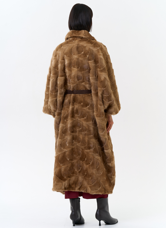 Шуба из меха норки с английским воротником