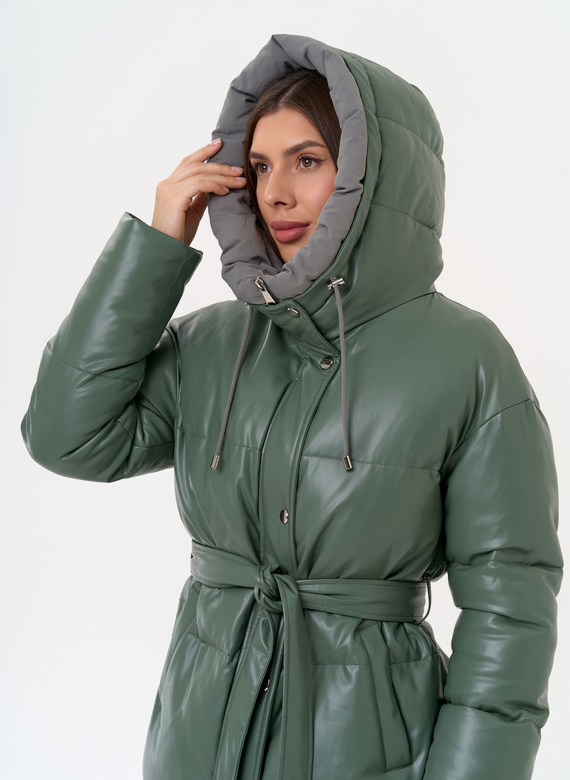 Женский пуховик из эко кожи с поясом