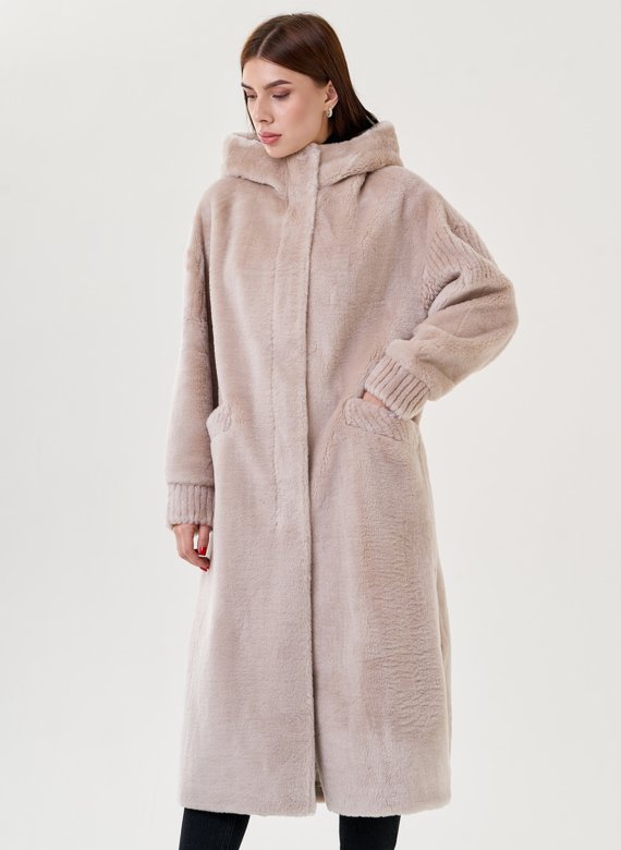 Длинное пальто из эко меха