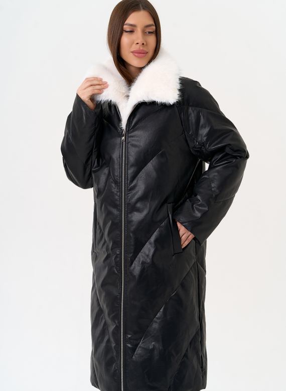 Женский пуховик из эко кожи с отделкой из эко меха