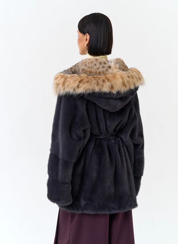 Женская шуба из меха норки с капюшоном из меха рыси фото
