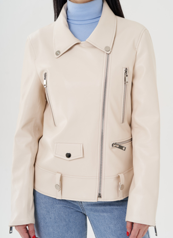 Светлая куртка косуха из эко кожи