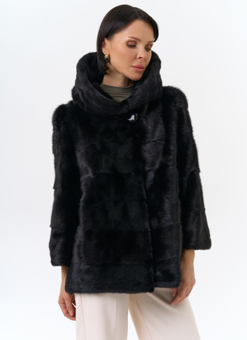 Шуба из норки с капюшоном черного цвета