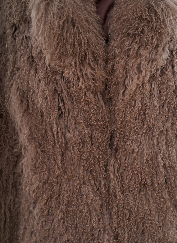 Женская шуба из меха ламы