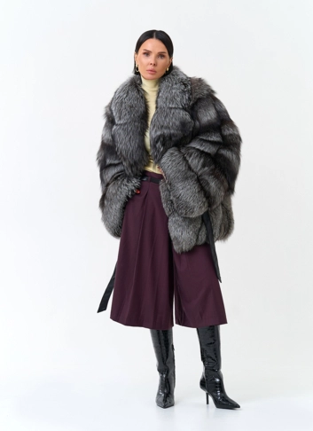 Женская шуба из меха чернобурой лисы фото