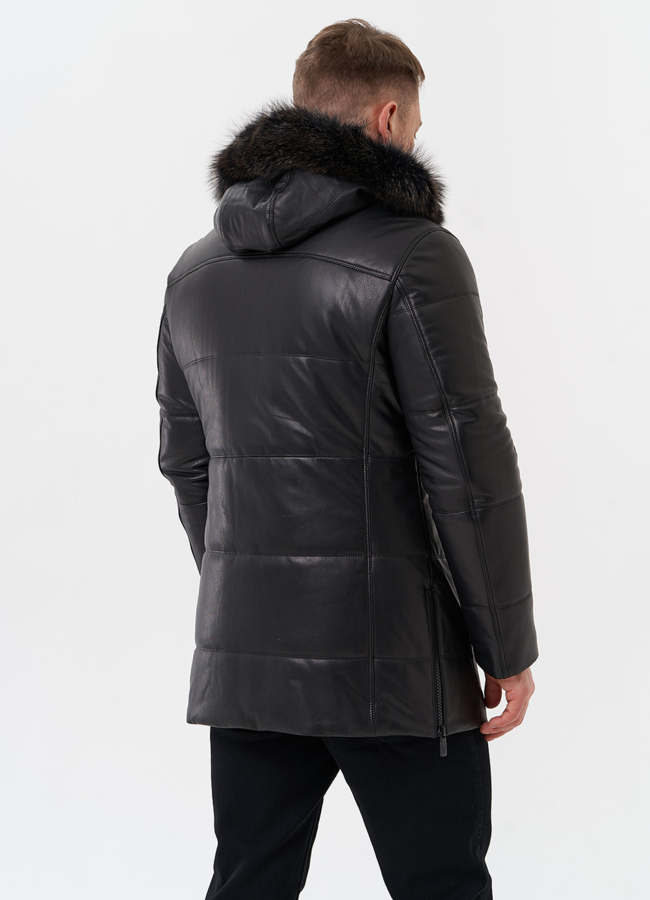 Пуховик из натуральной кожи с отделкой из меха енота модель № 25458 в кредит