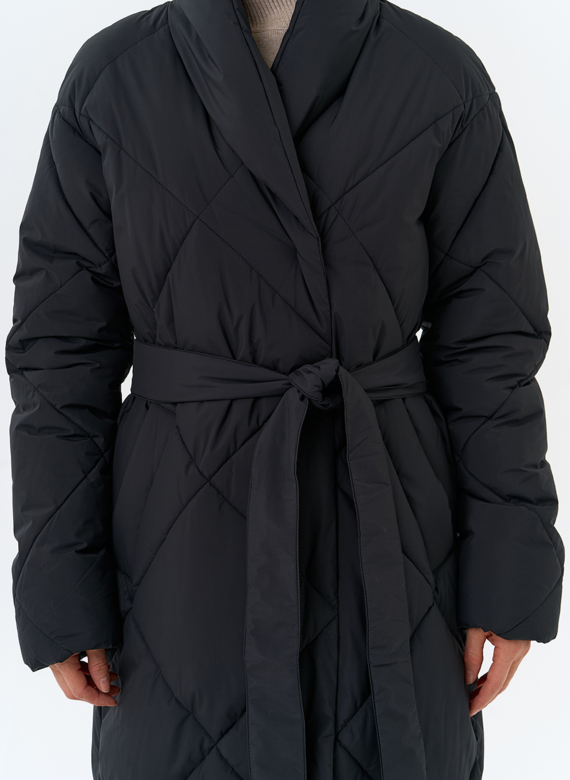 Женский пуховик с воротником шаль