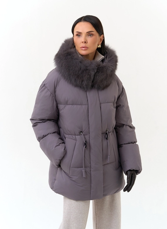 Женский пуховик с мехом песца на капюшоне фото