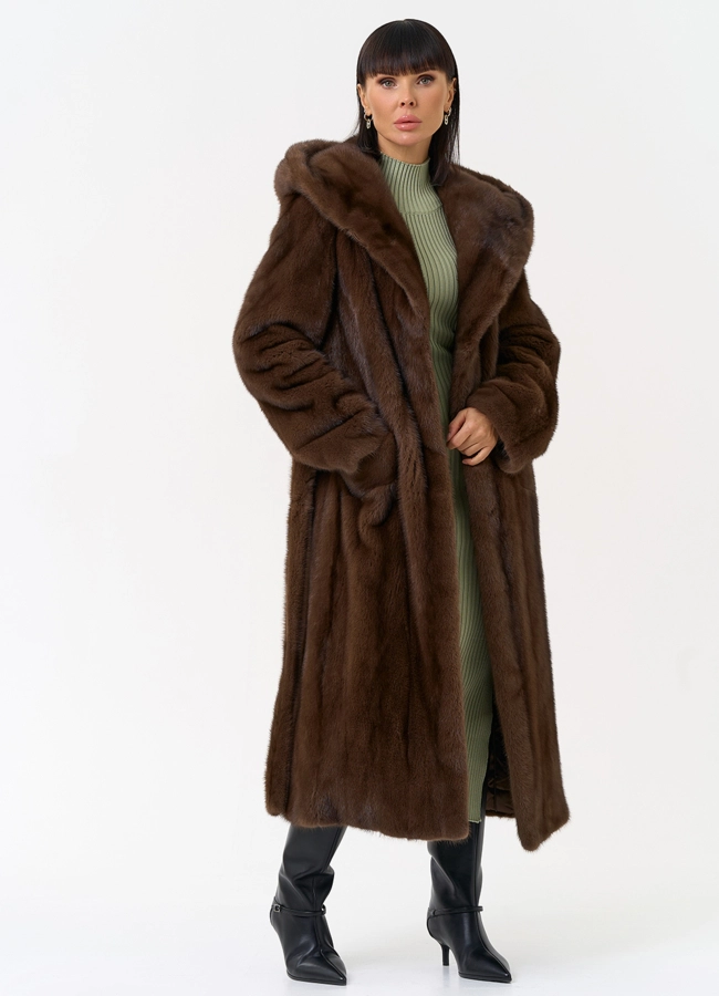 Женская шуба из меха норки с капюшоном  модель № 31651 универмаг малина