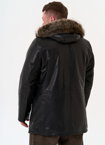 Мужская куртка с капюшоном на мехе из волка