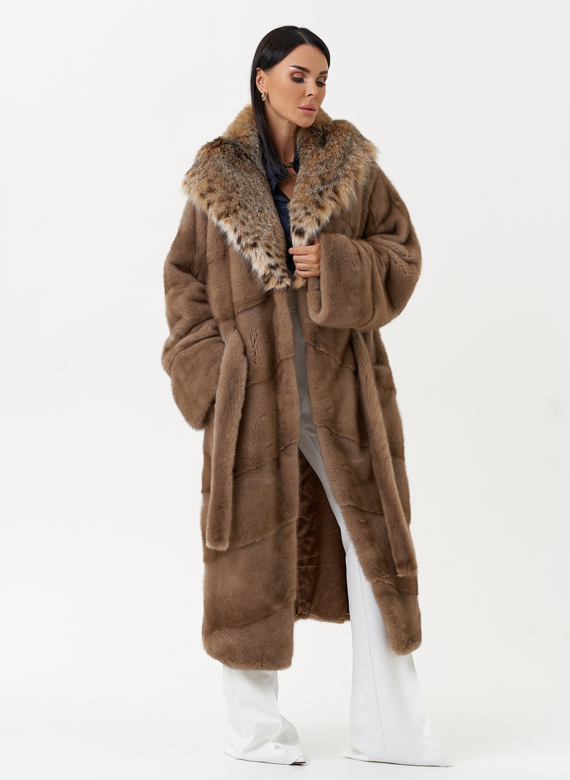 Женская шуба из меха норки с капюшоном из меха рыси