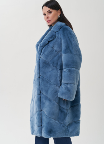 Шуба из меха кролика синего цвета с английским воротником