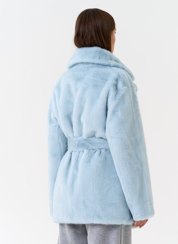 Женская шуба из эко меха в голубом цвете